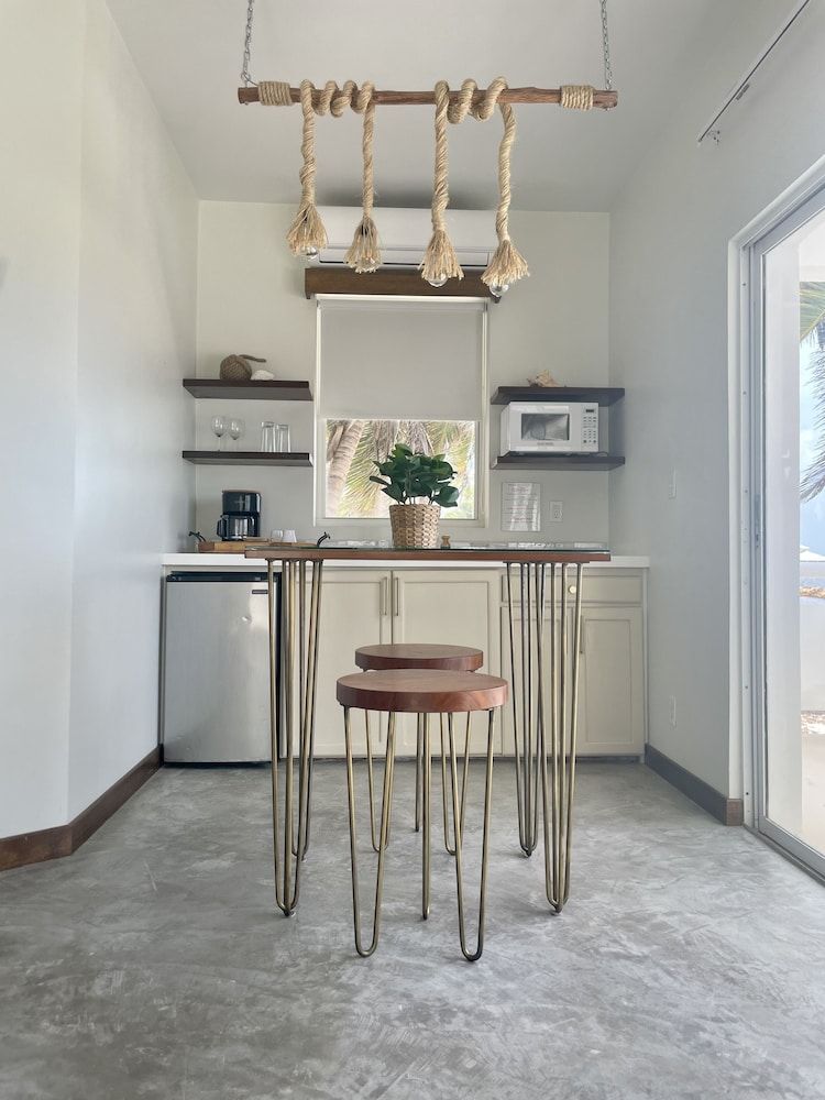 Mata Rocks Resort Oceanfront Junior Suite - 1 King Bed 8