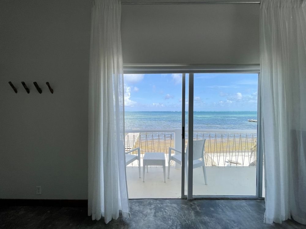 Mata Rocks Resort Oceanfront Junior Suite - 1 King Bed 14