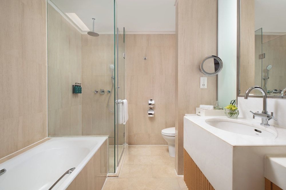 Crowne Plaza Shenzhen Futian by IHG Premium Room, 2 Twin Beds, Club Lounge Access, City View 5