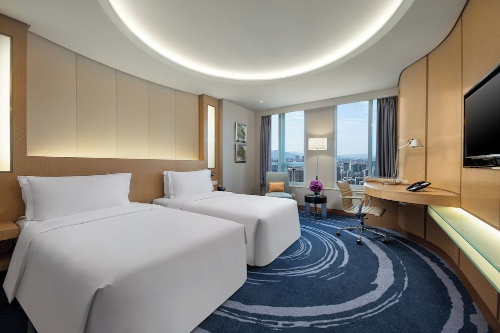 Crowne Plaza Shenzhen Futian by IHG Premium Room, 2 Twin Beds, Club Lounge Access, City View 2