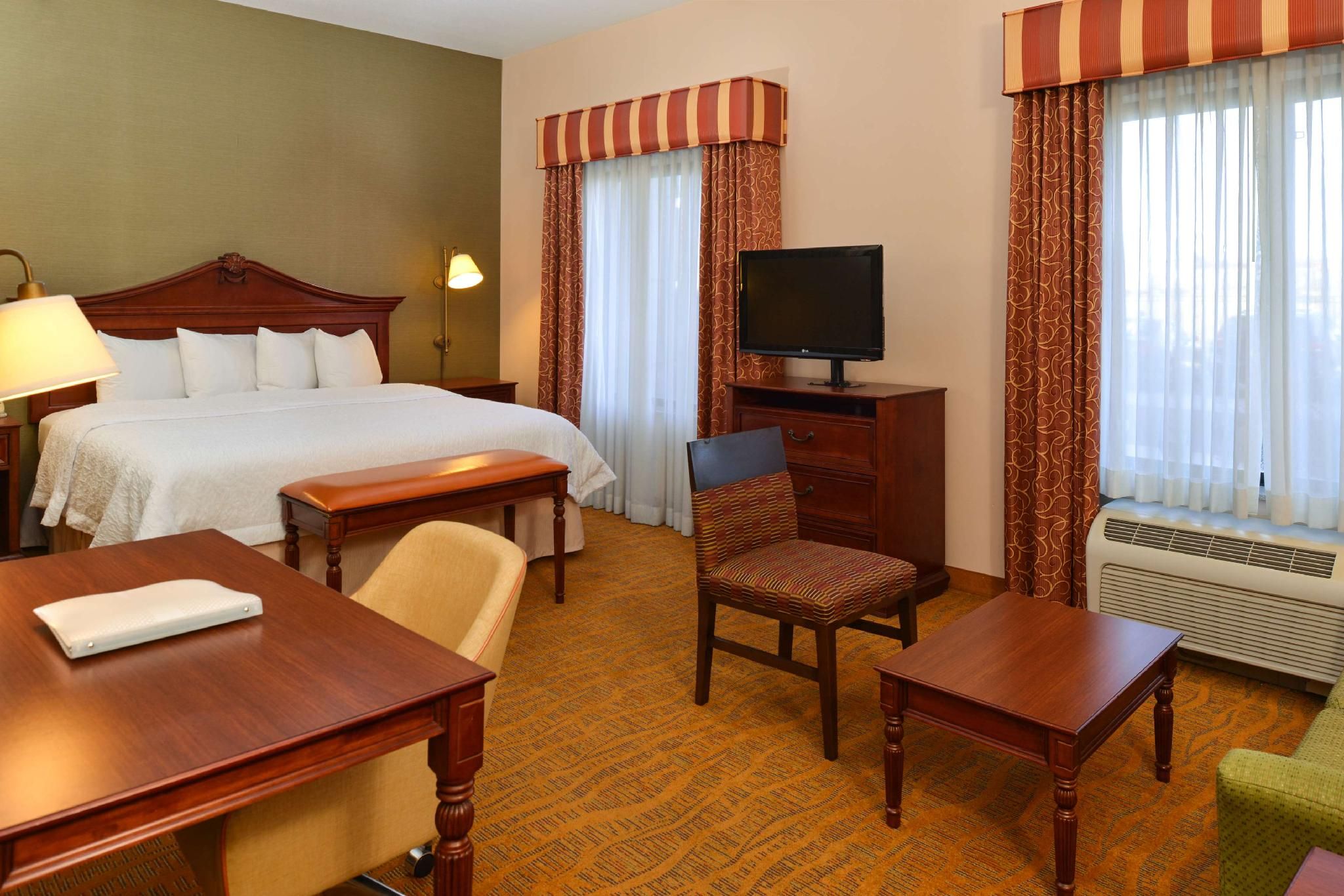 1 KING BED STUDIO SUITE W/ SOFABED NONSMOKING