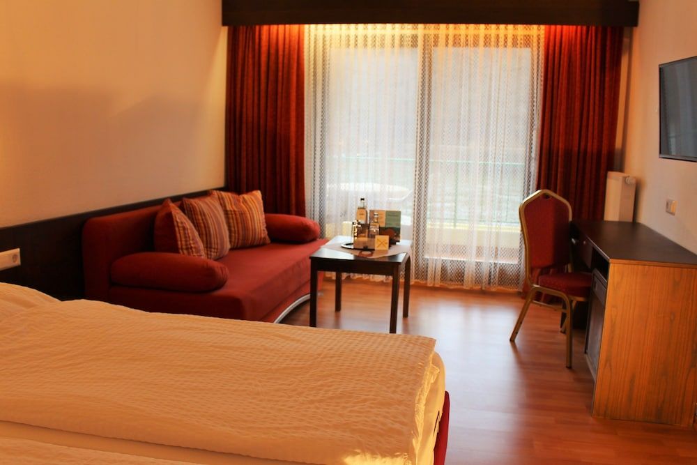Double or Twin Room, Balcony (Partial river view)