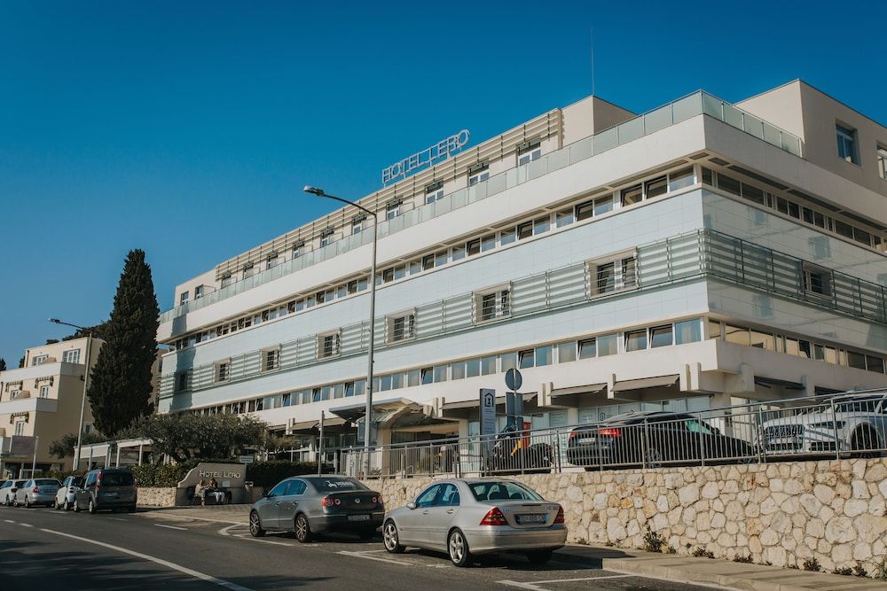 undefined Hotel Lero 2