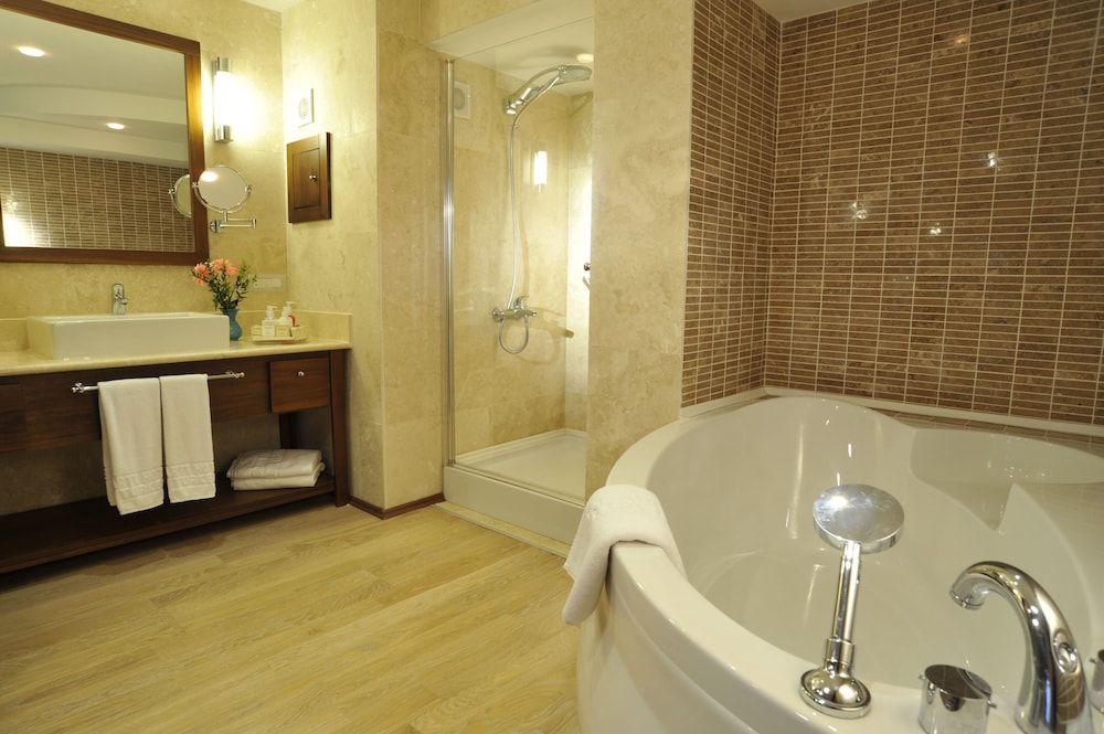 Marti Resort Hotel Deluxe Suite, 2 Bedrooms 4