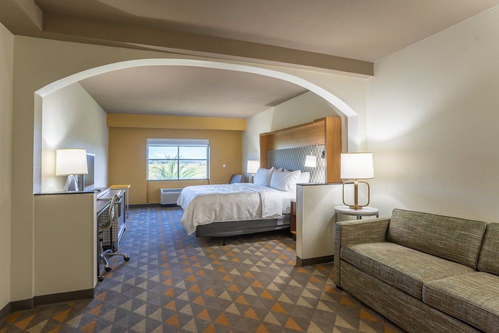 Suite, 1 Bedroom, Mobility Accessible (Roll-In Shower)