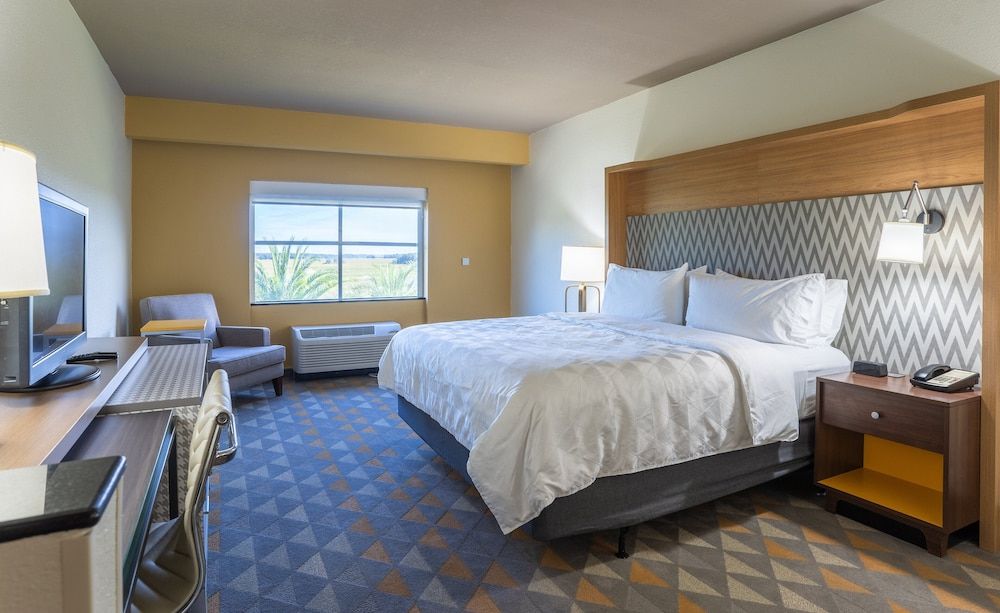 Standard Room, 1 King Bed, Jetted Tub
