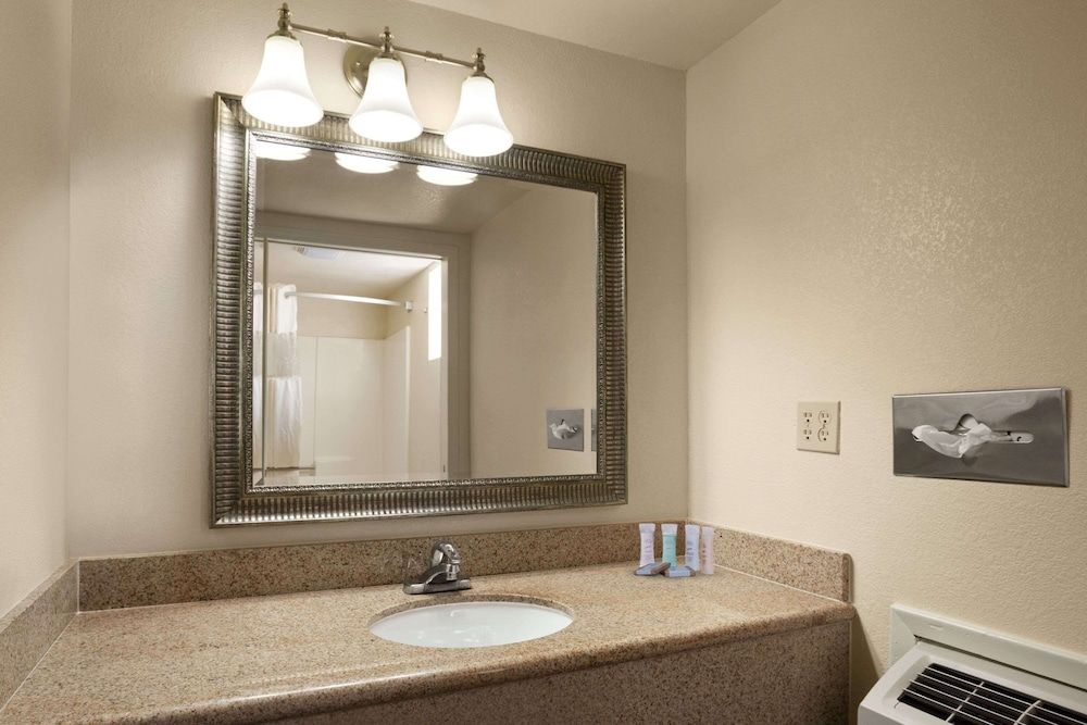 Room, 1 Queen Bed, Accessible, Non Smoking (Mobility)