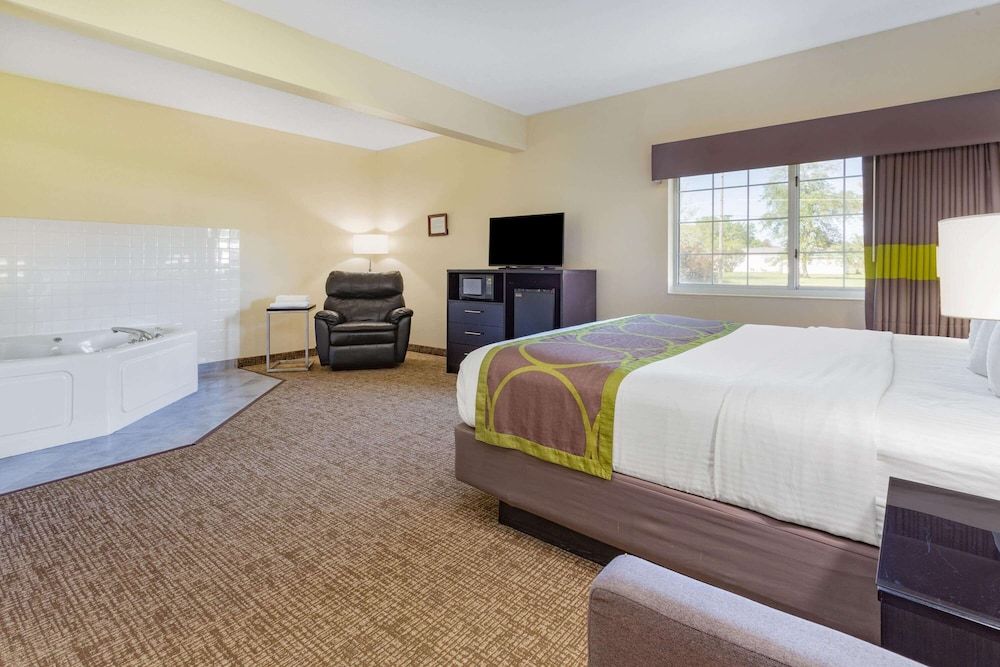 Suite, 1 King Bed, Non Smoking, Hot Tub
