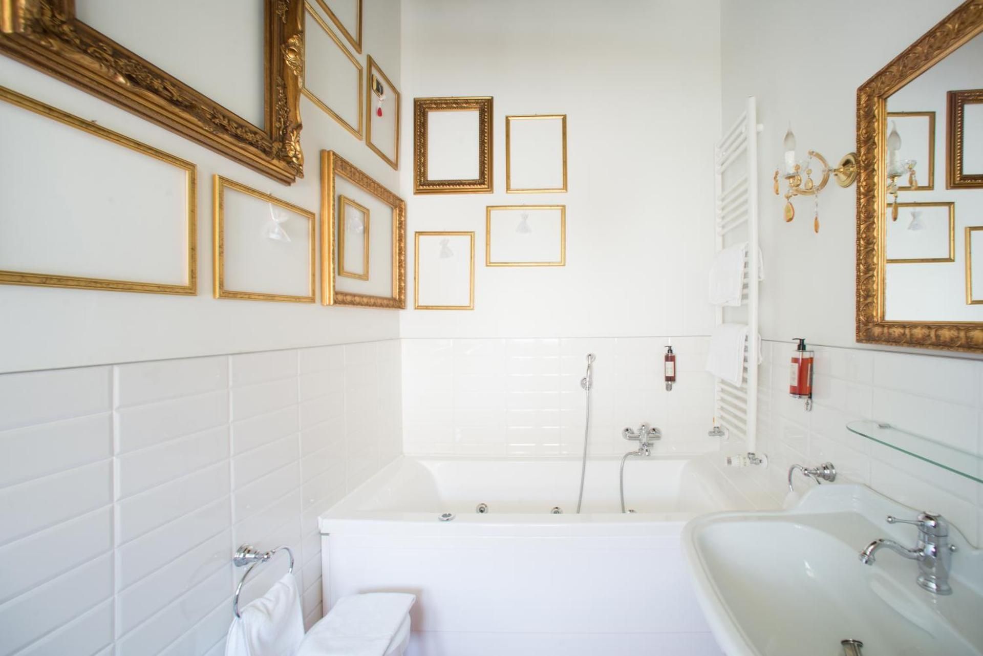 Junior Suite with Spa Bath