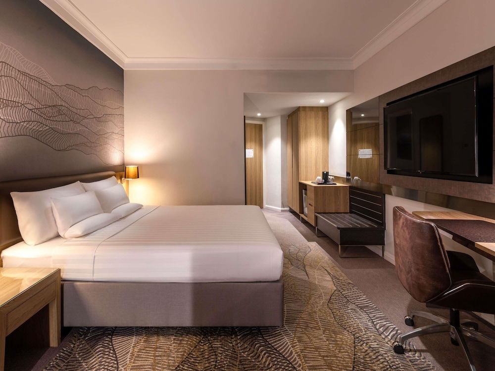 Novotel Kuala Lumpur City Centre Deluxe Room, 1 King Bed 3