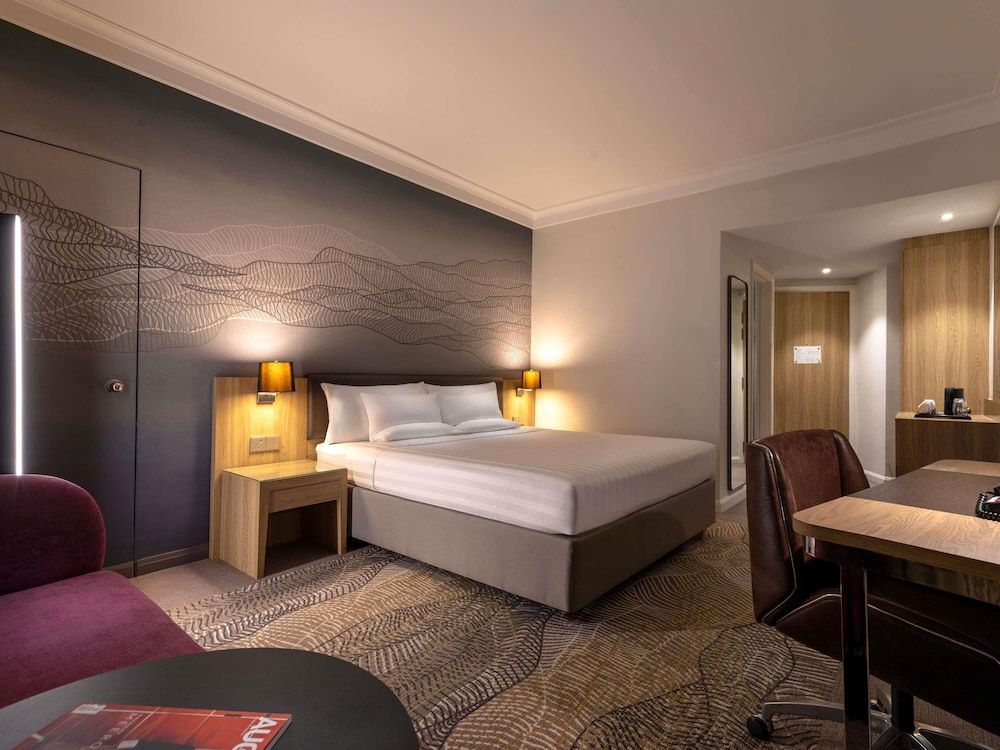 Novotel Kuala Lumpur City Centre Deluxe Room, 1 King Bed 4