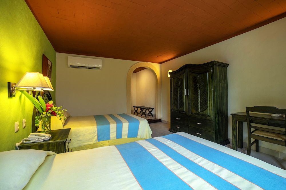 Hotel Chichen Itza Standard Double Room, Garden View, Poolside 3