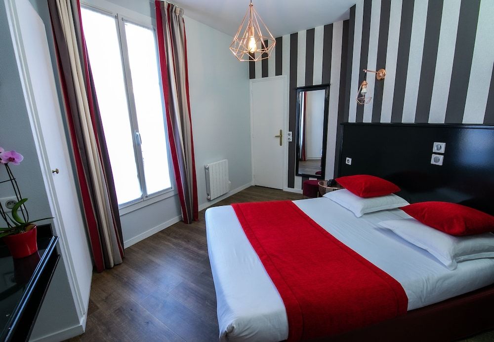 undefined Eiffel Villa Garibaldi