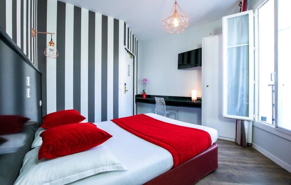 undefined Eiffel Villa Garibaldi 4