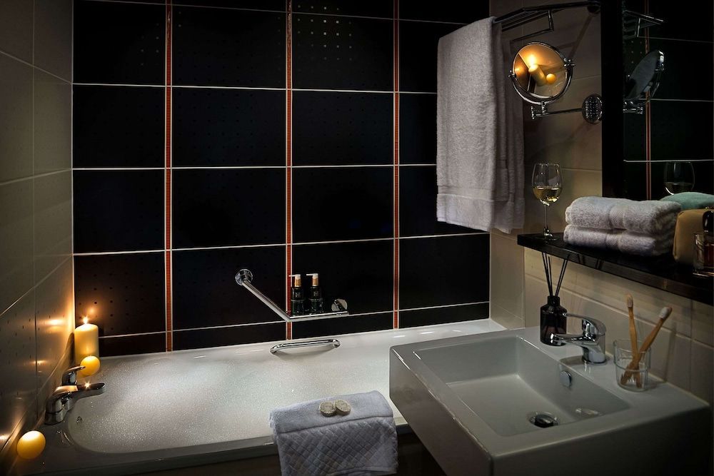 undefined Carlton Hotel Blanchardstown 4