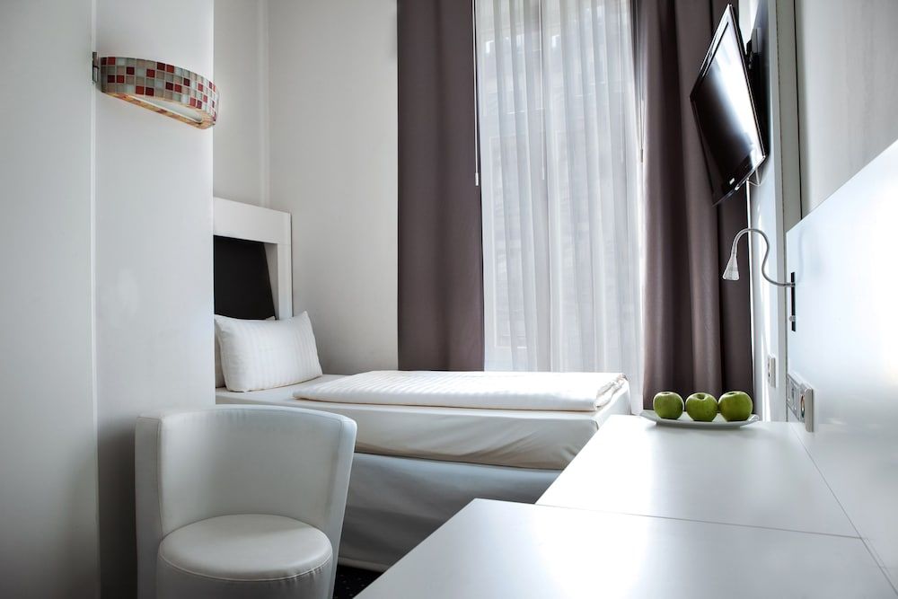 undefined Grand Hotel Downtown 3
