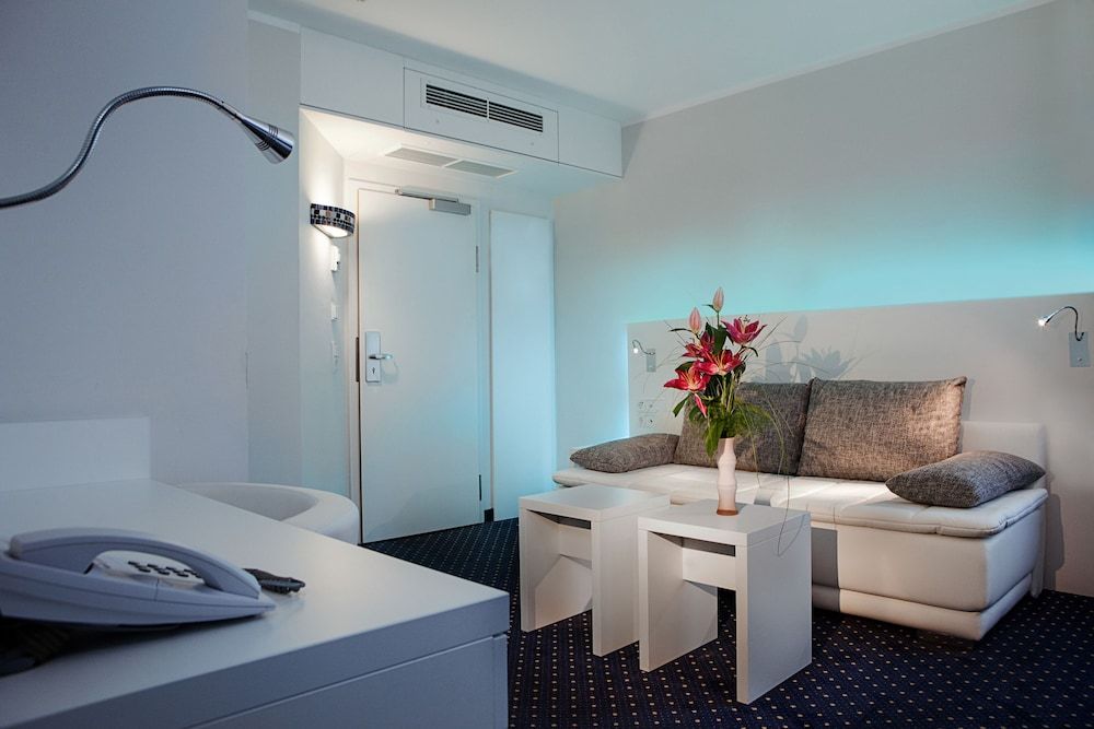 undefined Grand Hotel Downtown 8