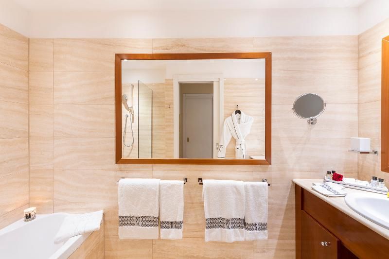 Deluxe One-Bedroom Suite