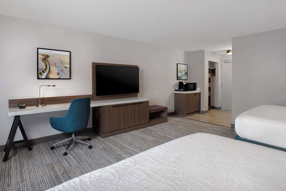 undefined Hilton Garden Inn Omaha West 2