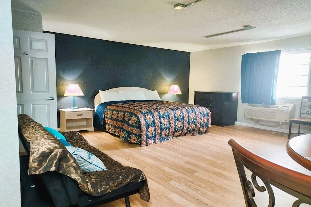 Studio Inn and Suites Absecon NJ, Atlantic City Honeymoon Studio Suite, 1 King Bed, Kitchenette 2