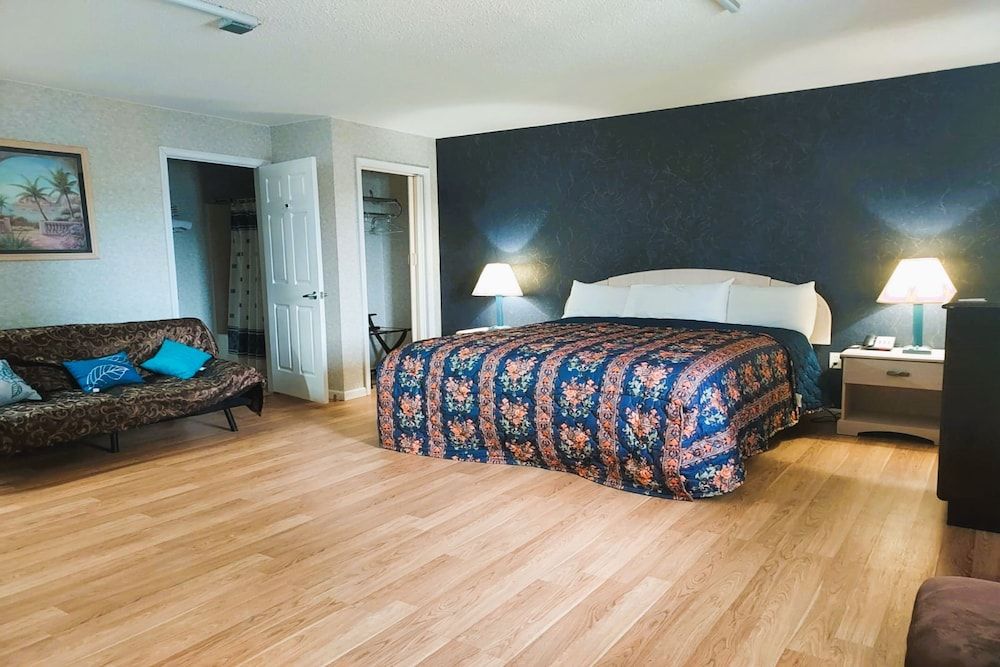 Studio Inn and Suites Absecon NJ, Atlantic City Honeymoon Studio Suite, 1 King Bed, Kitchenette 3