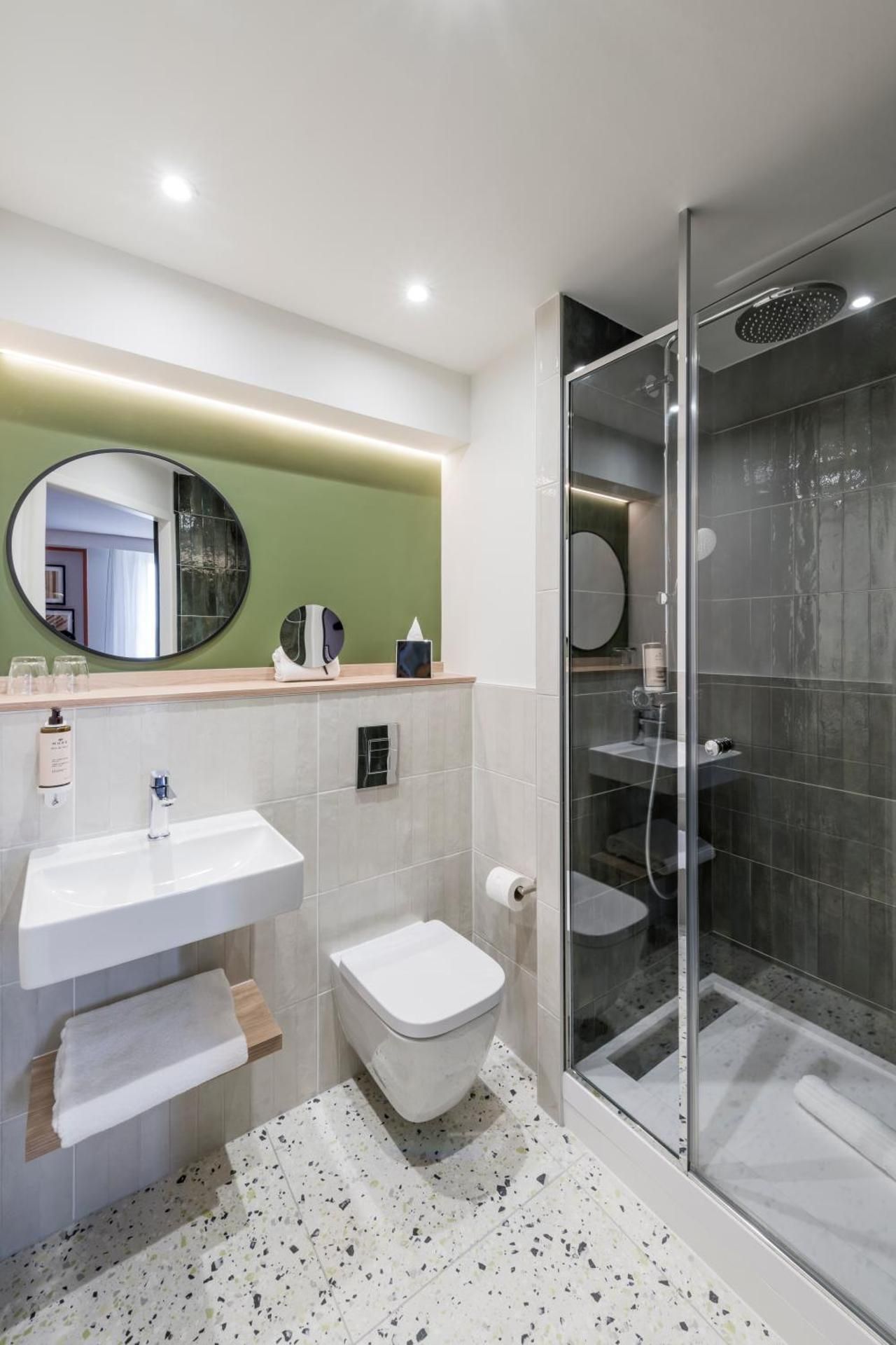 Mercure Chartres Est Classic Queen Room 3