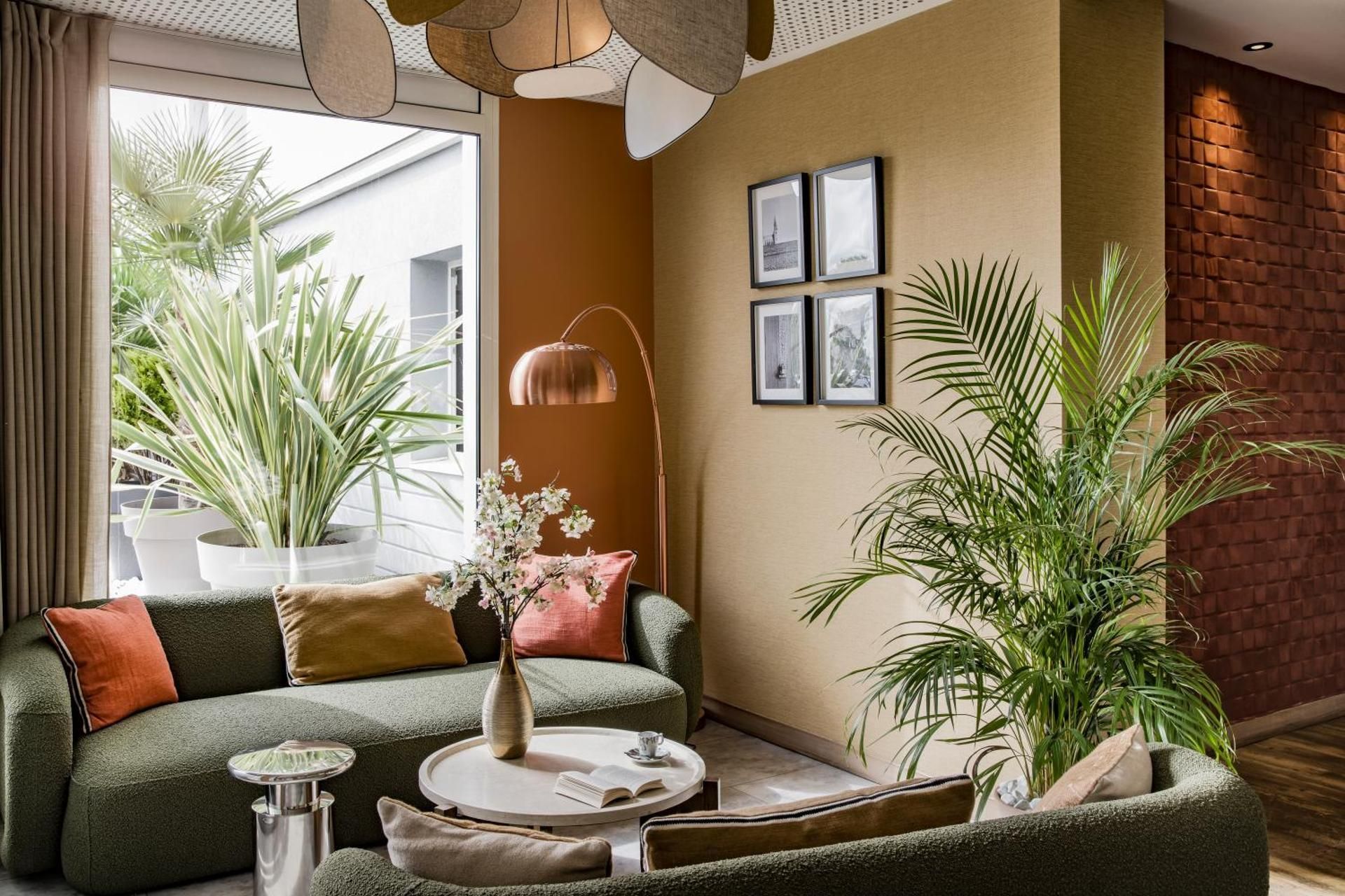 shared lounge/tv area