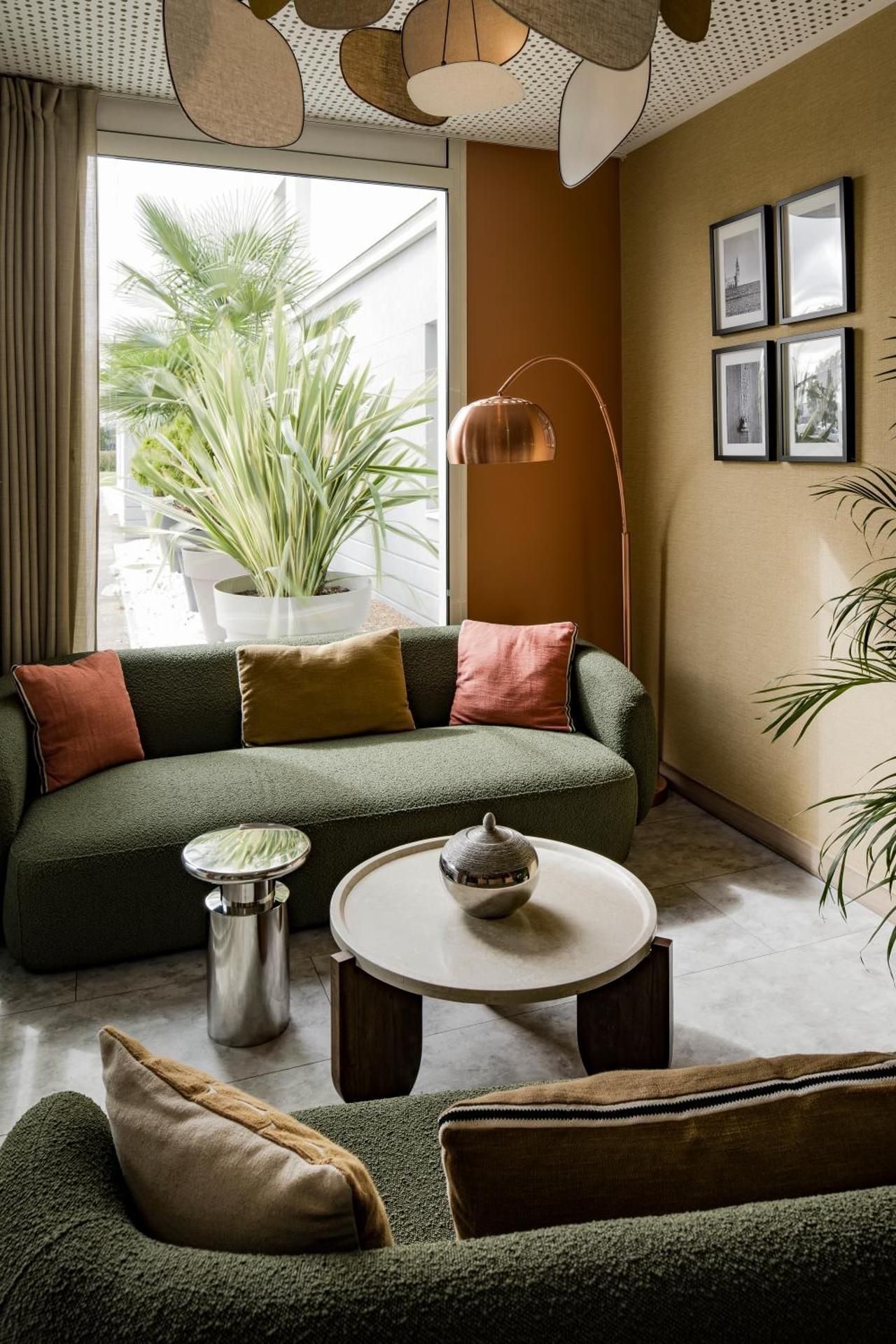 shared lounge/tv area