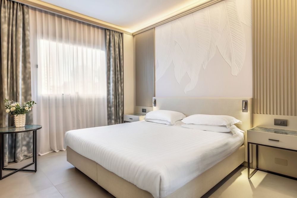 Abacus Hotel Exclusive Double Room Single Use, 1 King Bed