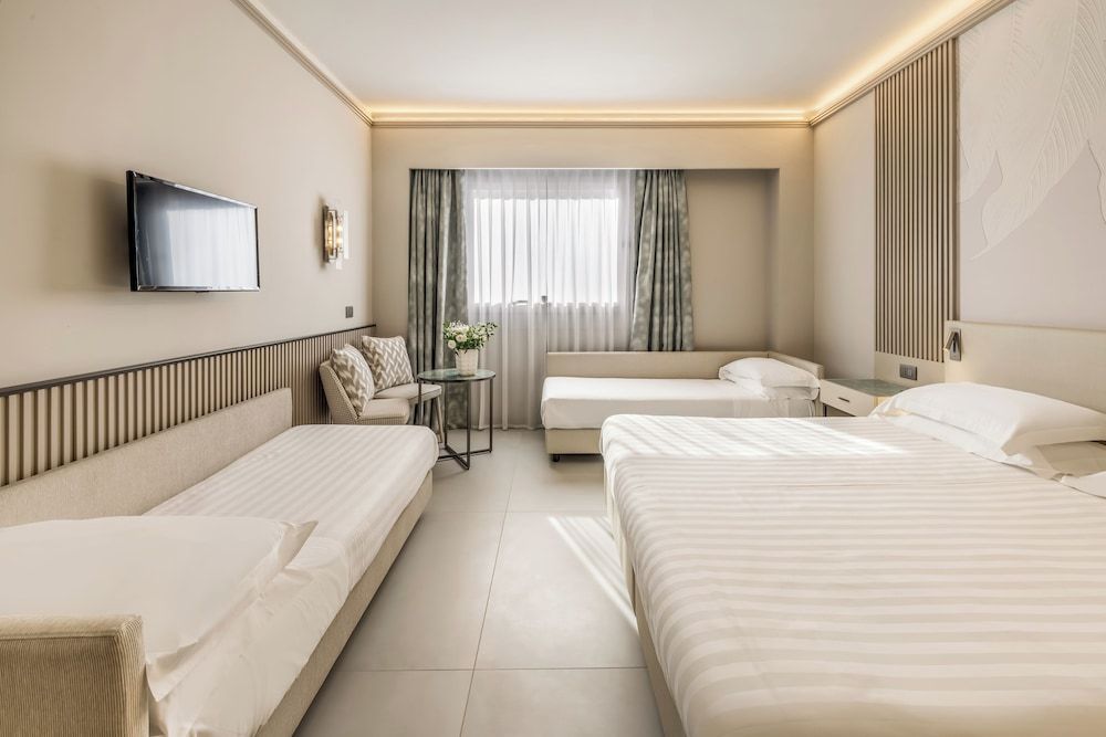 Abacus Hotel Exclusive Quadruple Room 2