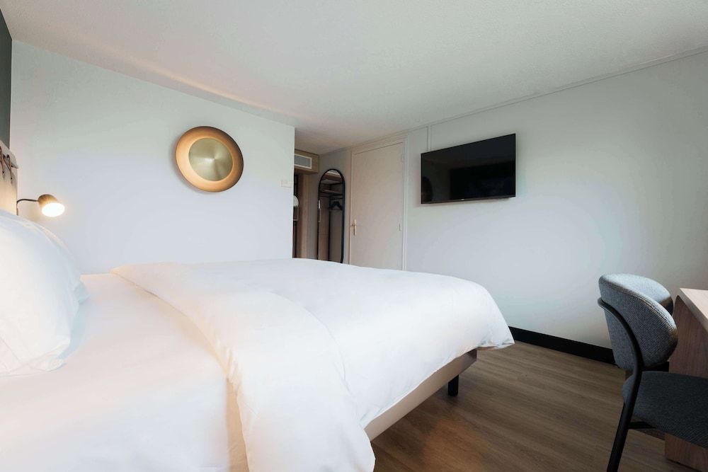 Standard Room, 1 Queen Bed