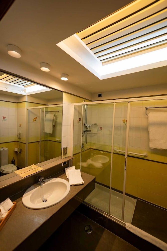 Solofra Palace Hotel Resorts Deluxe Double Room, 1 Queen Bed 3