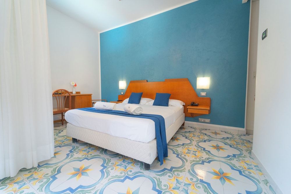 Family Room, Multiple Beds