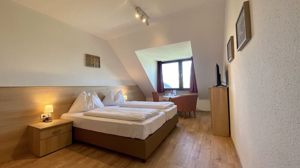 Hotel Schöne Aussicht Double Room, 1 King Bed, City View 3