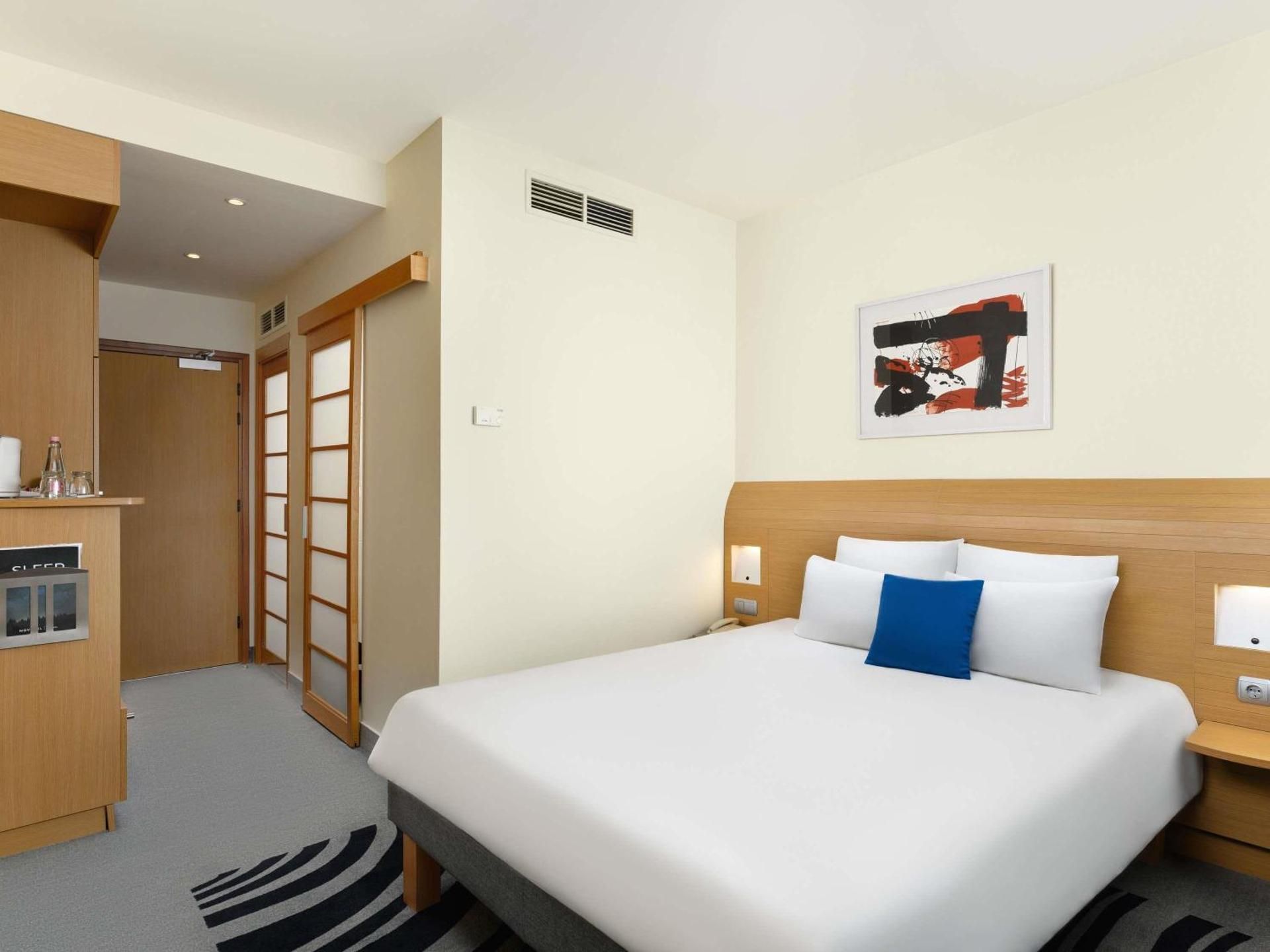 Novotel Budapest Danube Superior Room with 1 Double Bed 2