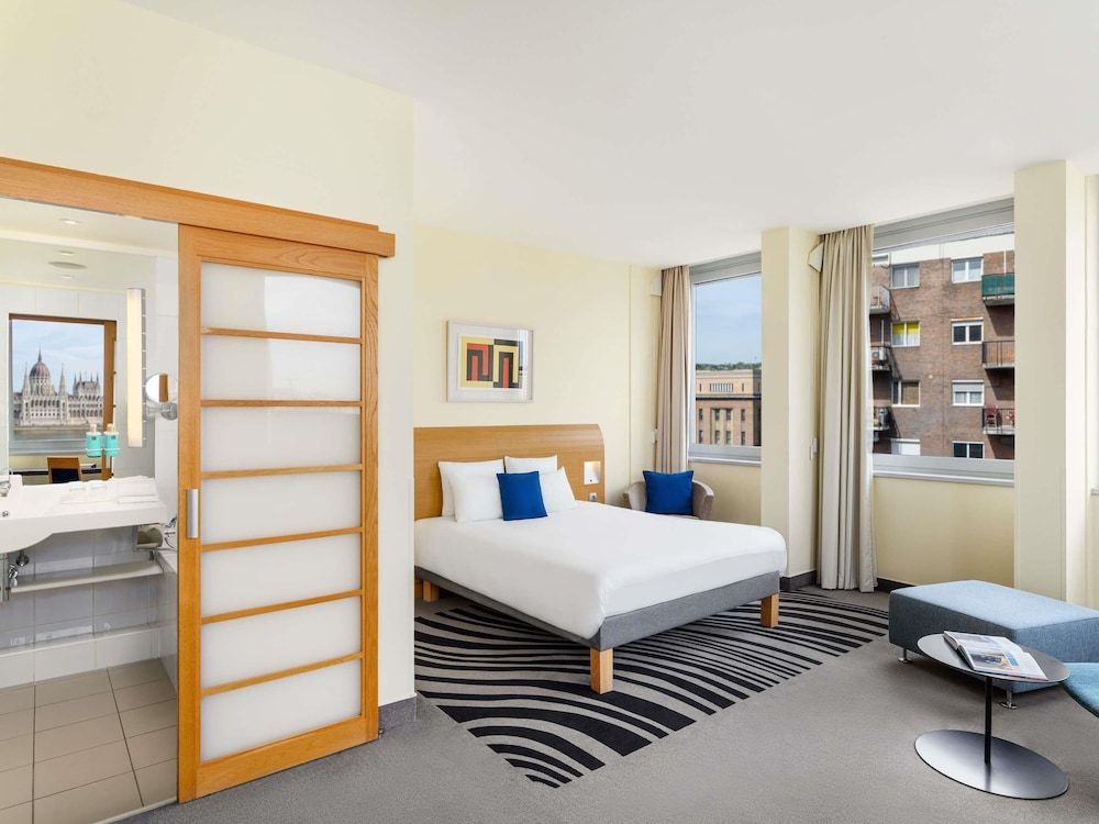 undefined Novotel Budapest Danube 5