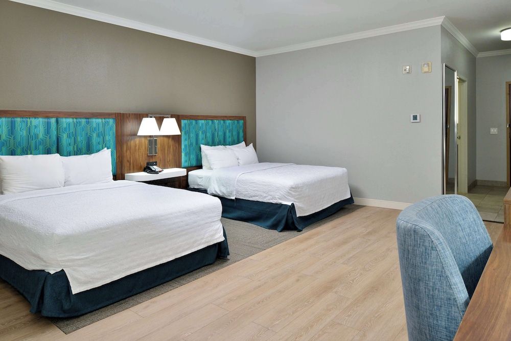 Room, 2 Queen Beds, Accessible, Non Smoking