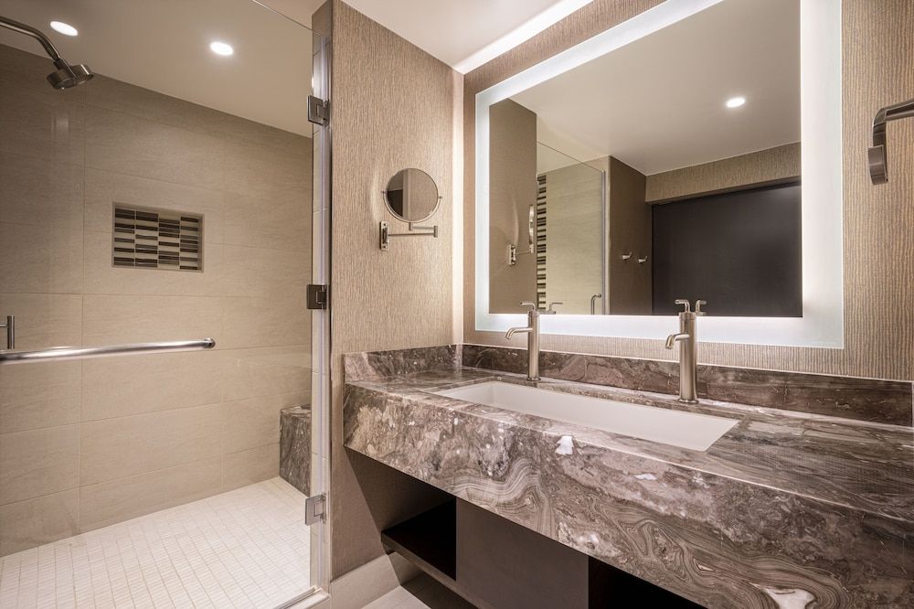 Horseshoe Black Hawk - A Caesars Rewards Destination Junior Suite, 1 King Bed 4