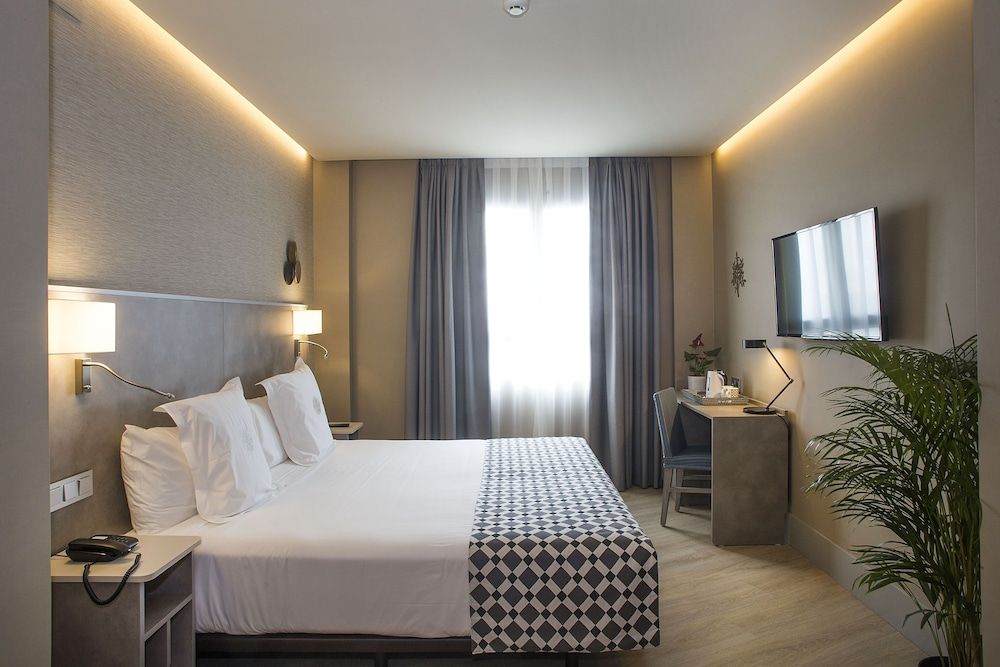 Hotel América Sevilla Premium Double Room 4