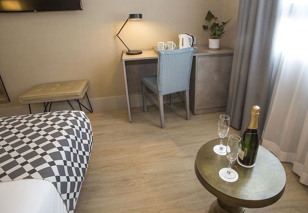 Hotel América Sevilla Premium Double Room 11