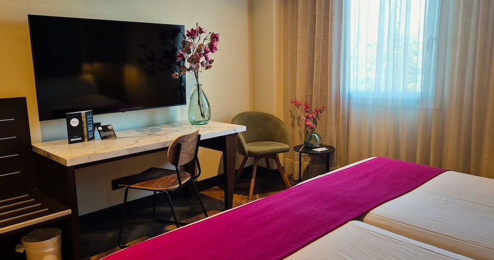 Hotel Vértice Aljarafe Superior Double Room, Jetted Tub 11