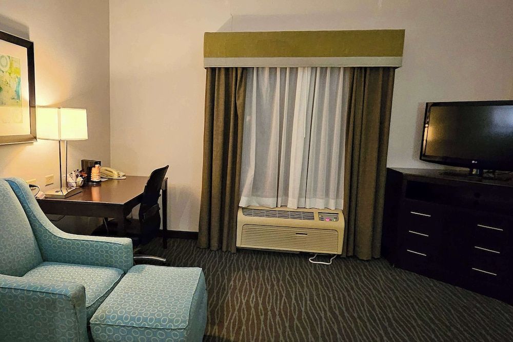 Ramada by Wyndham Burkburnett / Wichita Falls Room, 2 Queen Beds, Non Smoking 4