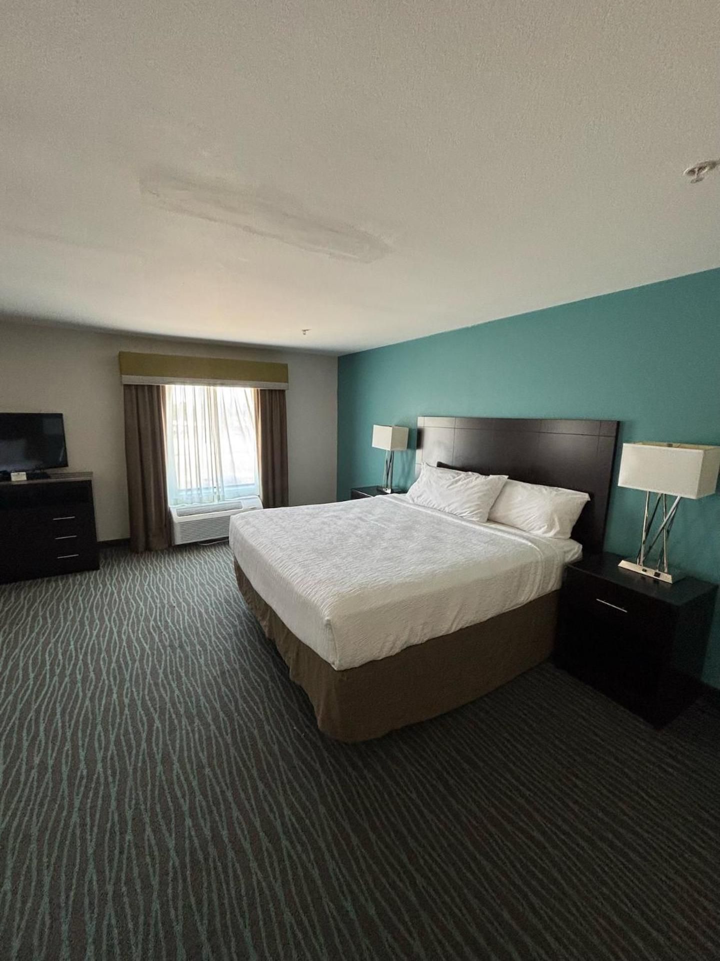1 King Bed, Studio Suite, Non-Smoking