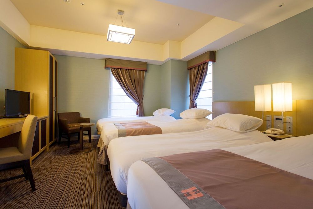 Twin Room, Non Smoking (With 2 Extra Beds)