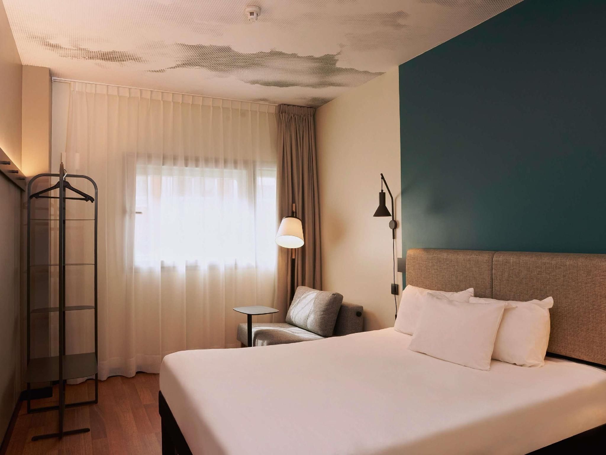 ibis Madrid Aeropuerto Barajas Room with 1 double bed + 1 extra bed equipped w ith the new bedding 2