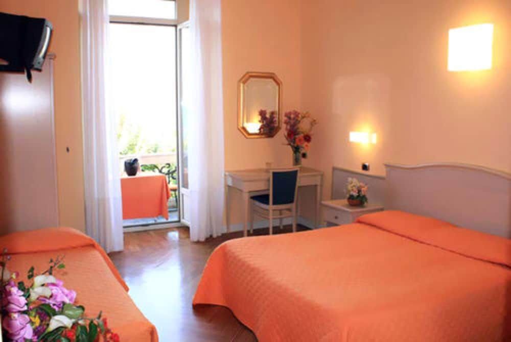 Hotel Excelsior Splendide Triple Room, Lake View 8