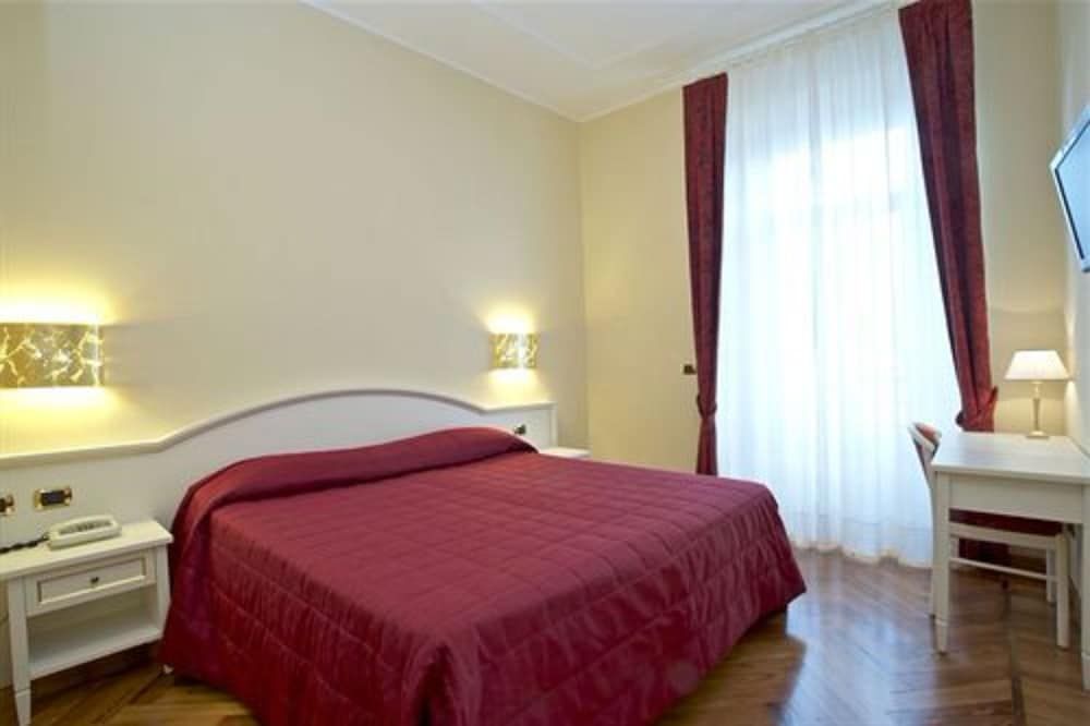 Hotel Excelsior Splendide Triple Room, Lake View 7