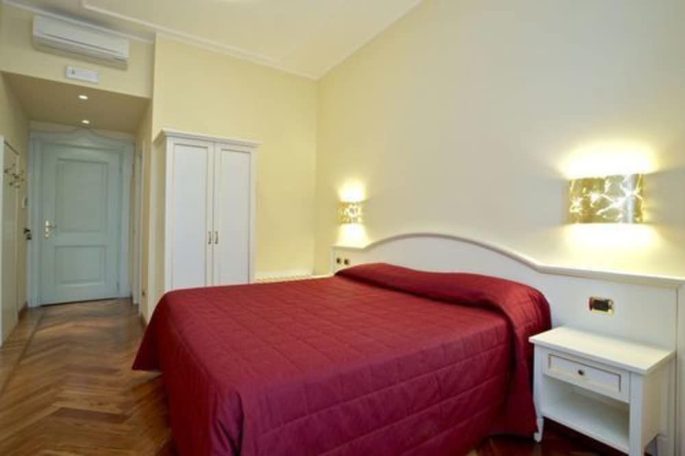 Hotel Excelsior Splendide Triple Room, Lake View 6