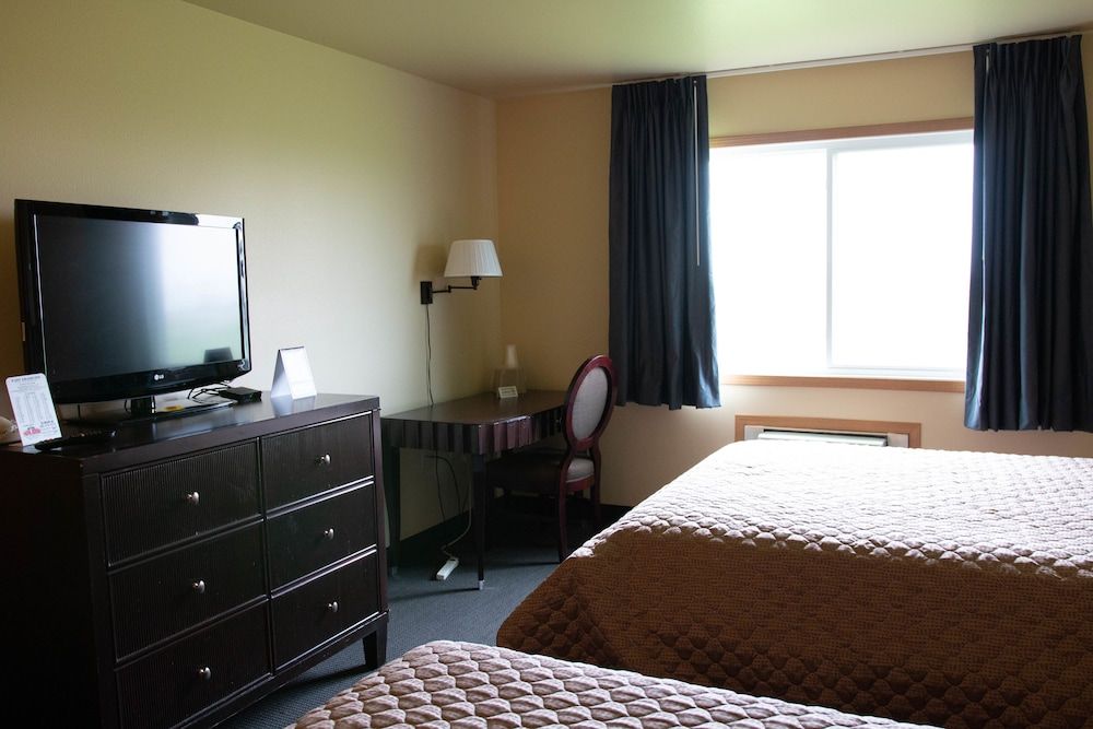 East Grand Inn Standard Room, 2 Queen Beds, Smoking 4