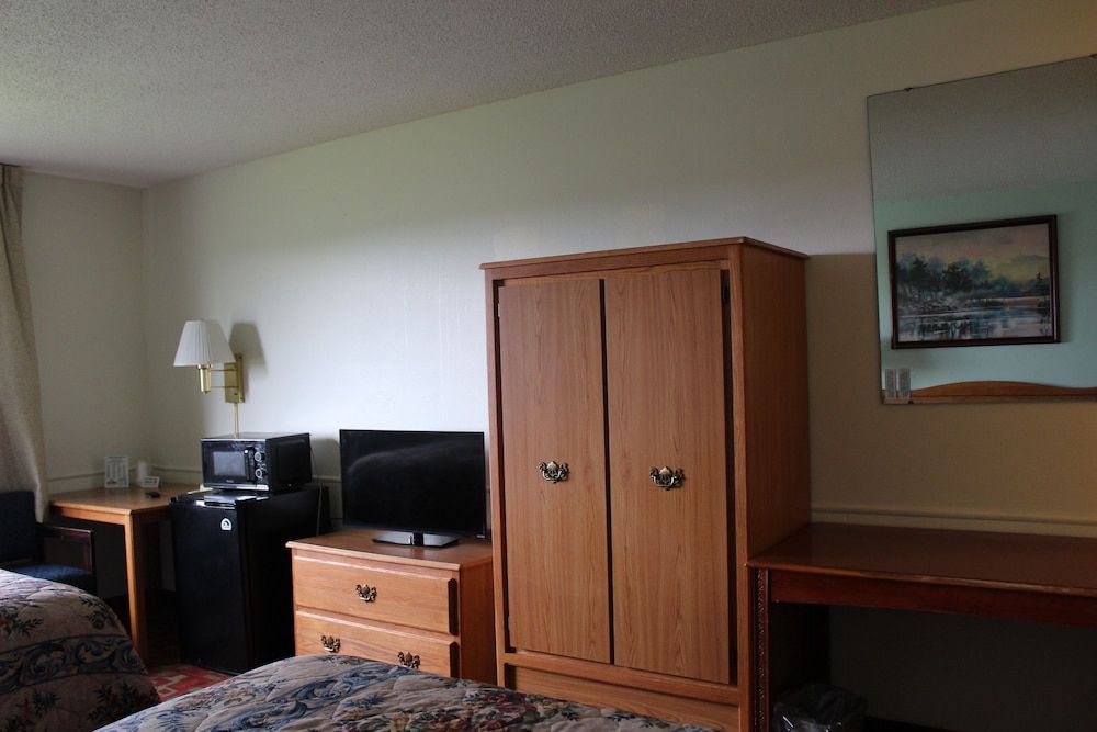 East Grand Inn Standard Room, 2 Queen Beds, Smoking 13